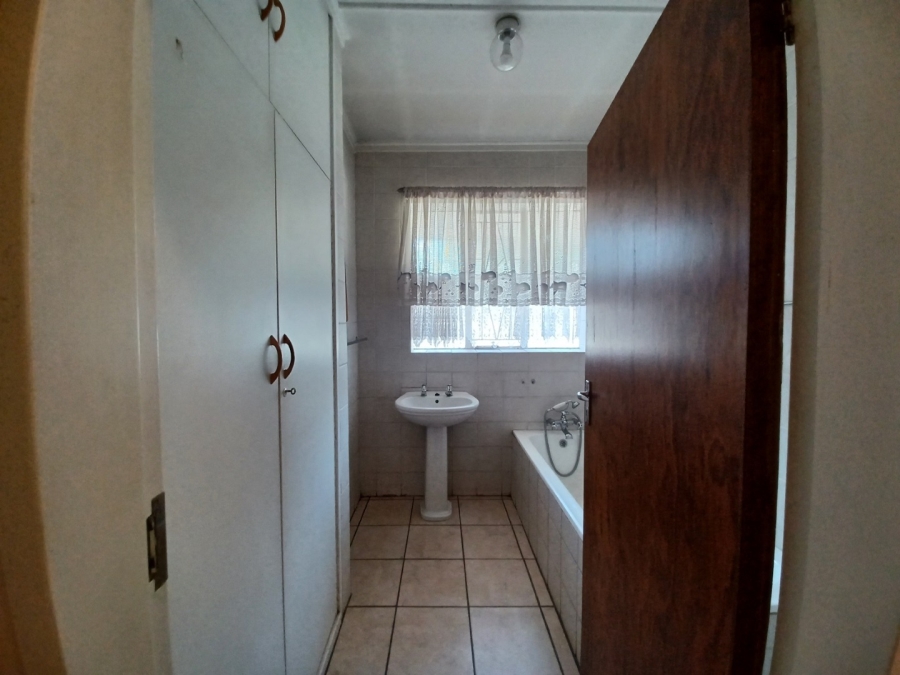 4 Bedroom Property for Sale in Vanderbijlpark CW 5 Gauteng