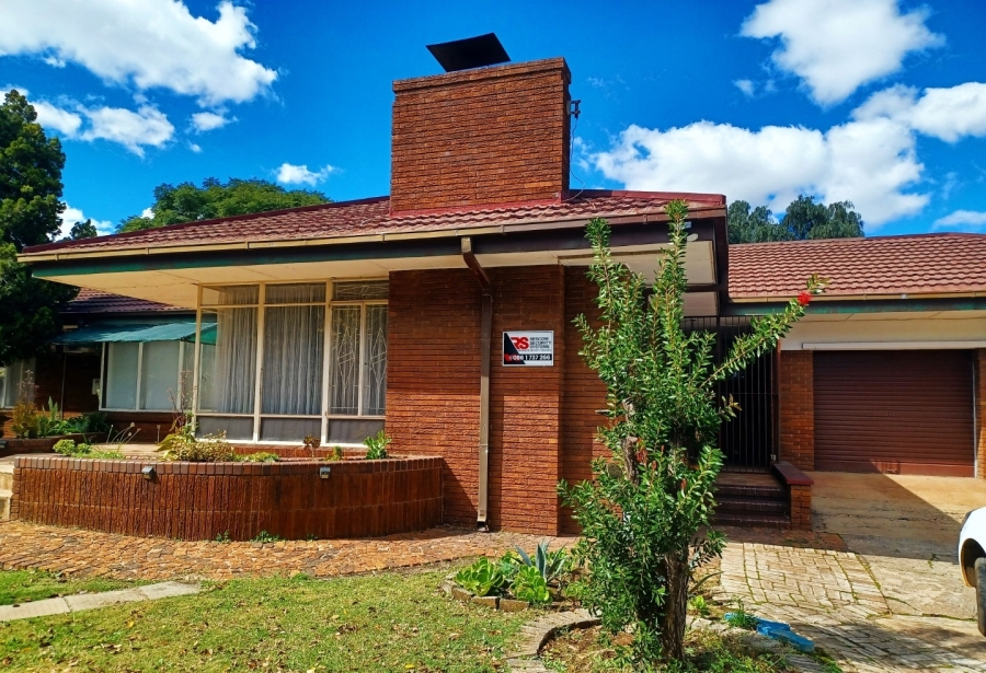 4 Bedroom Property for Sale in Vanderbijlpark CW 5 Gauteng