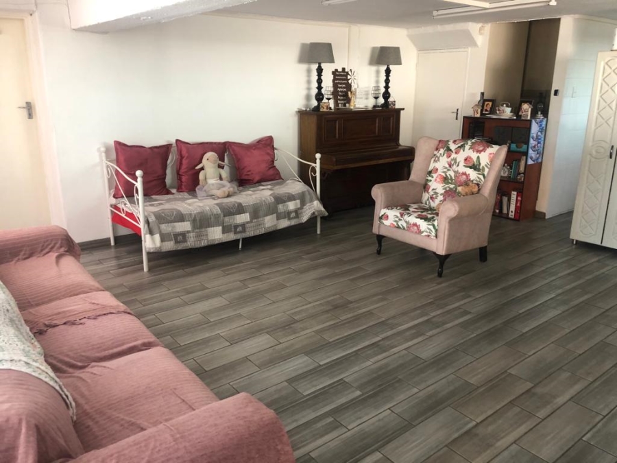 To Let 1 Bedroom Property for Rent in Kenmare Gauteng