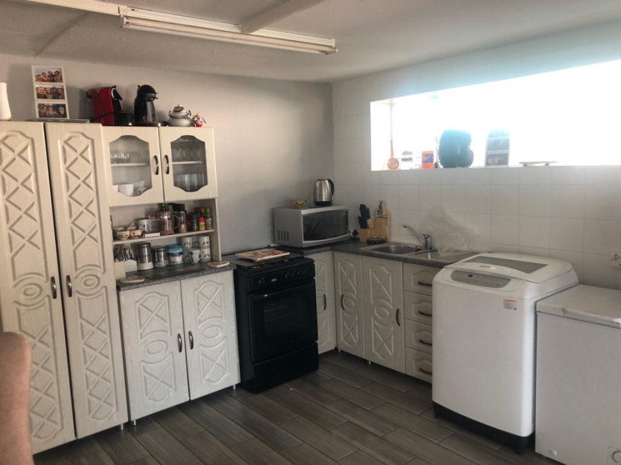 To Let 1 Bedroom Property for Rent in Kenmare Gauteng