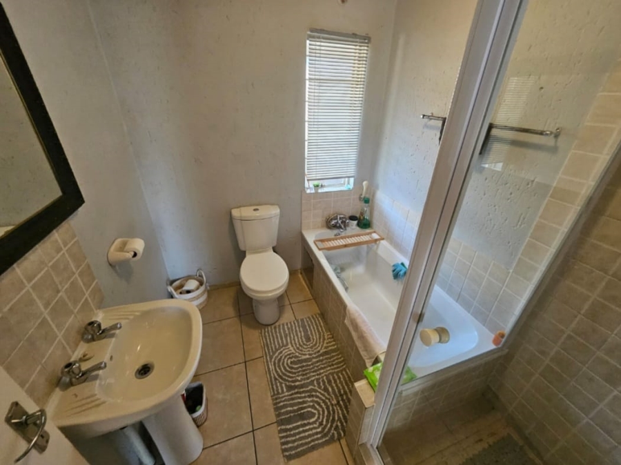 To Let 2 Bedroom Property for Rent in Klippoortjie Gauteng