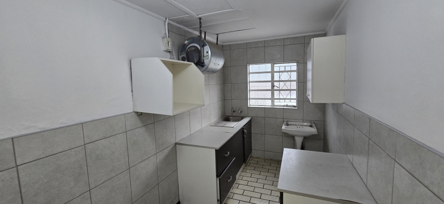 To Let Commercial Property for Rent in Strijdom Park Gauteng