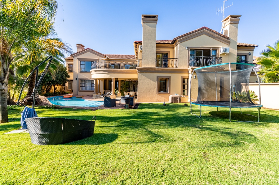 5 Bedroom Property for Sale in Silver Lakes Golf Estate Gauteng