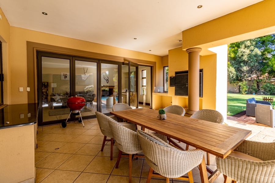 5 Bedroom Property for Sale in Silver Lakes Golf Estate Gauteng
