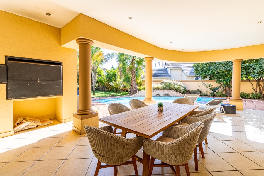 5 Bedroom Property for Sale in Silver Lakes Golf Estate Gauteng