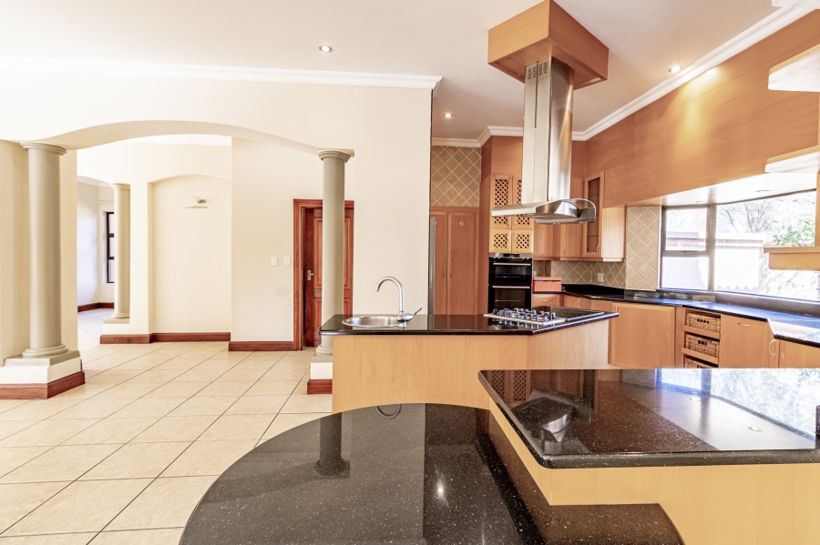 5 Bedroom Property for Sale in Silver Lakes Golf Estate Gauteng