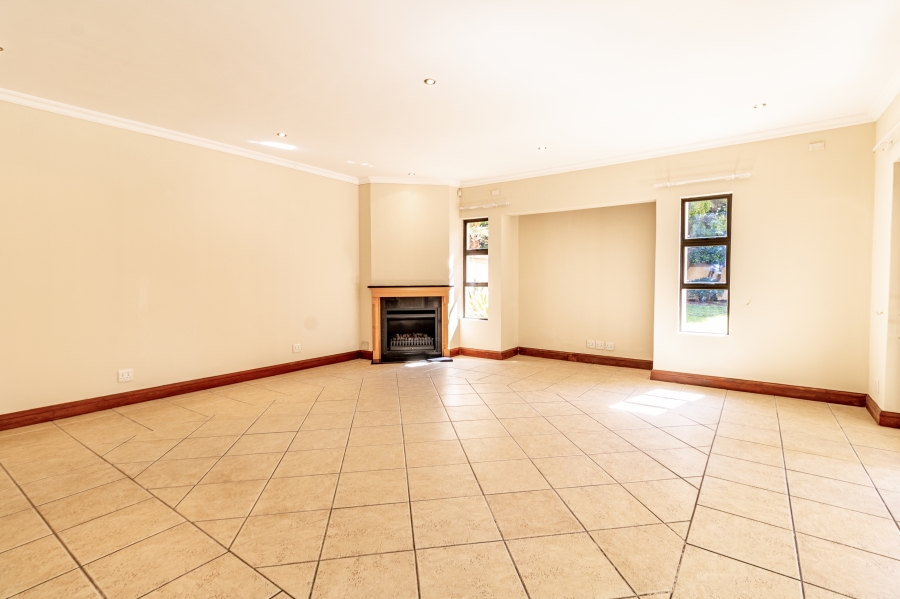 5 Bedroom Property for Sale in Silver Lakes Golf Estate Gauteng