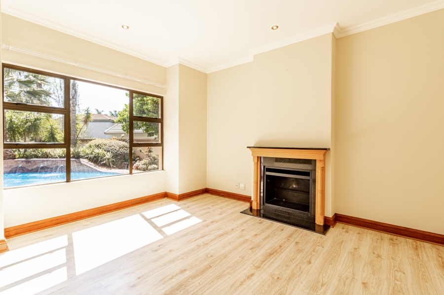 5 Bedroom Property for Sale in Silver Lakes Golf Estate Gauteng