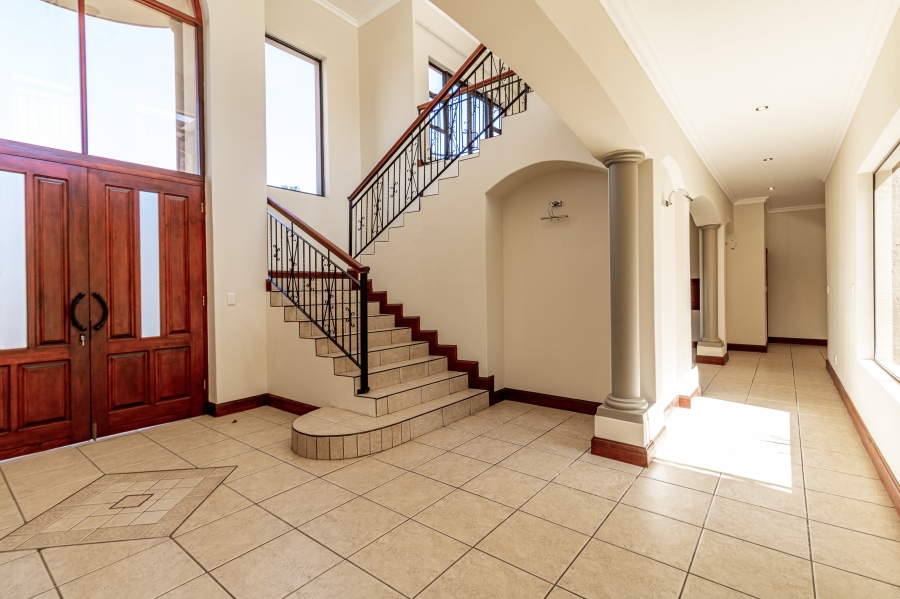 5 Bedroom Property for Sale in Silver Lakes Golf Estate Gauteng