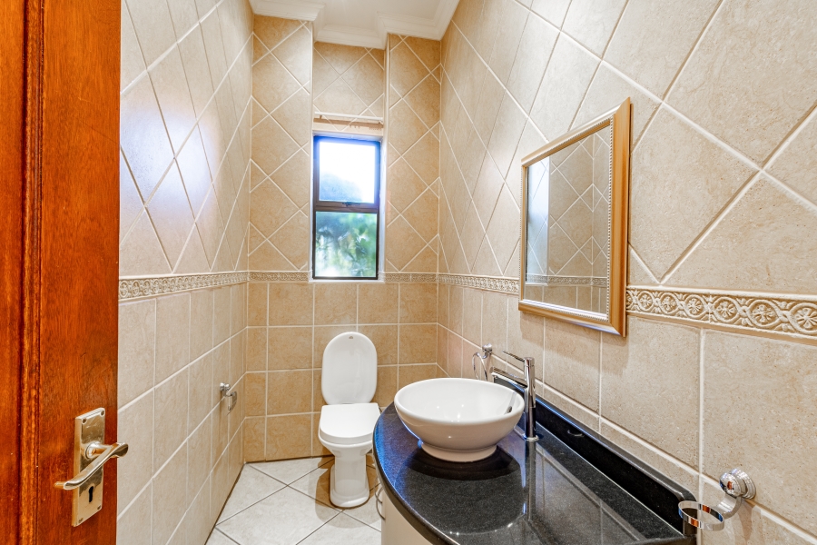 5 Bedroom Property for Sale in Silver Lakes Golf Estate Gauteng
