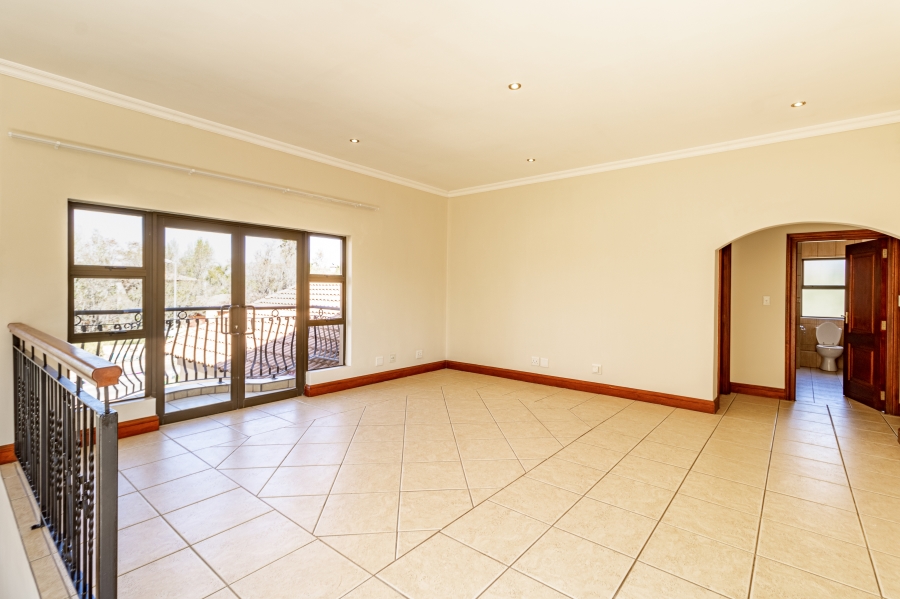 5 Bedroom Property for Sale in Silver Lakes Golf Estate Gauteng