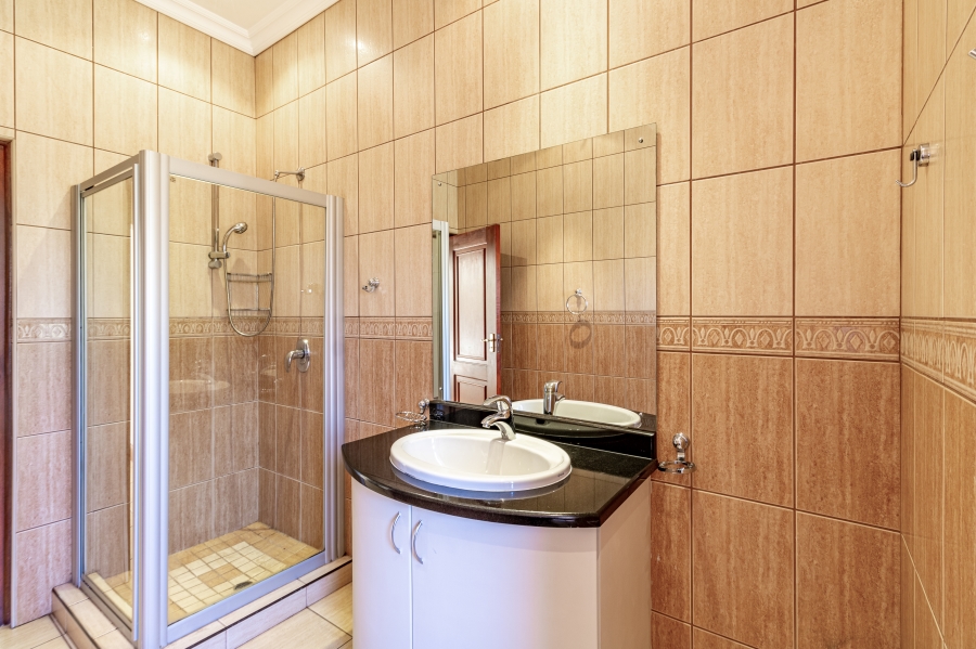 5 Bedroom Property for Sale in Silver Lakes Golf Estate Gauteng