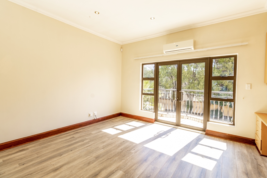 5 Bedroom Property for Sale in Silver Lakes Golf Estate Gauteng
