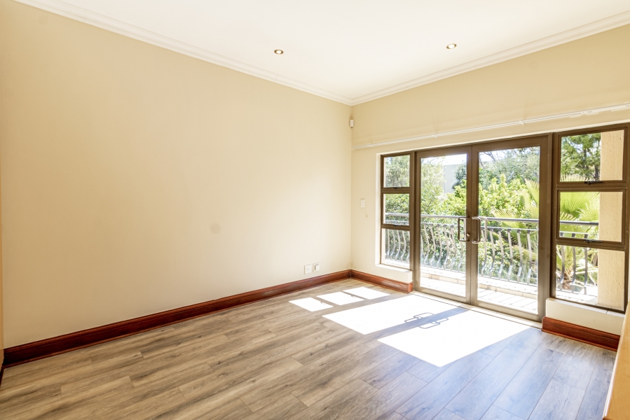 5 Bedroom Property for Sale in Silver Lakes Golf Estate Gauteng