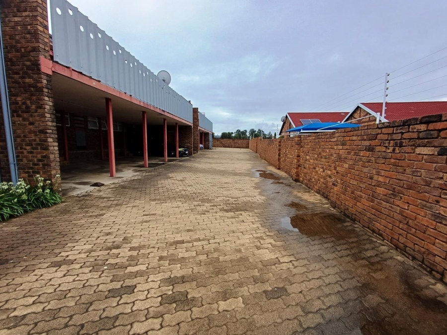 3 Bedroom Property for Sale in Brackendowns Gauteng