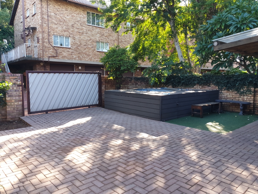 3 Bedroom Property for Sale in Brummeria Gauteng