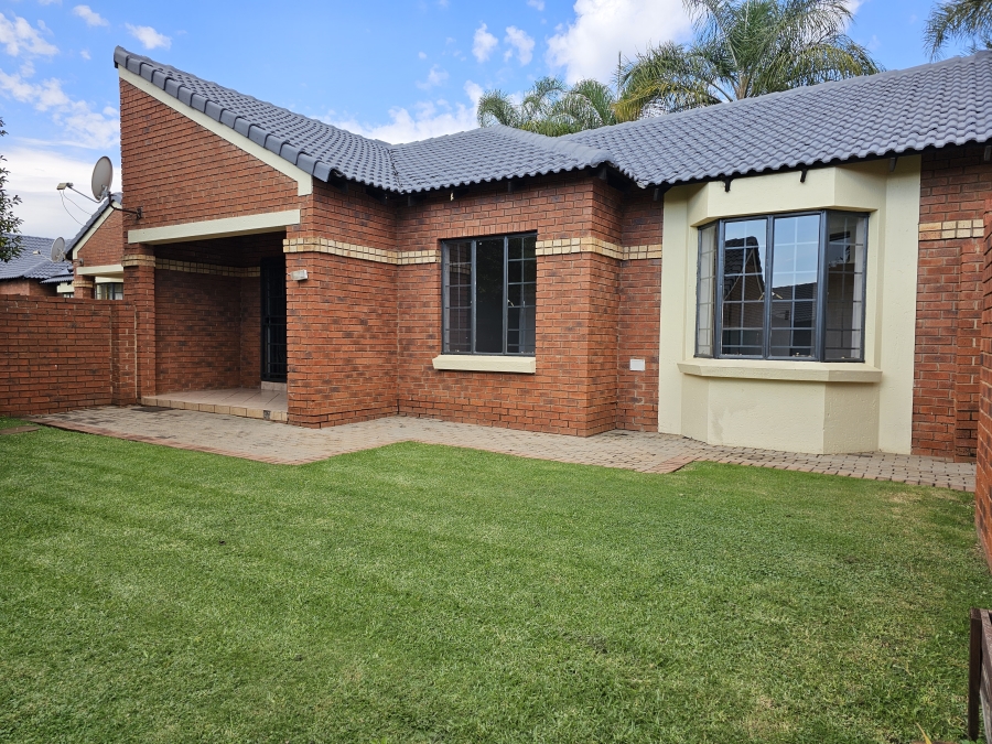 To Let 2 Bedroom Property for Rent in Monavoni Gauteng