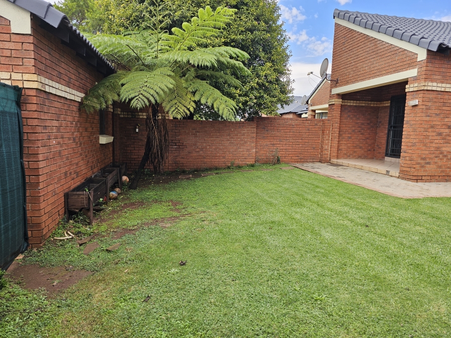To Let 2 Bedroom Property for Rent in Monavoni Gauteng