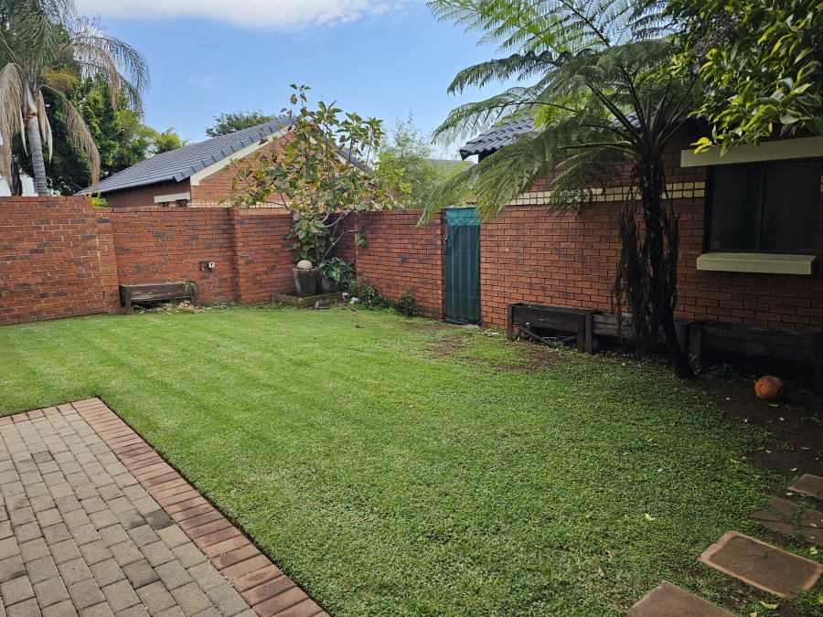 To Let 2 Bedroom Property for Rent in Monavoni Gauteng