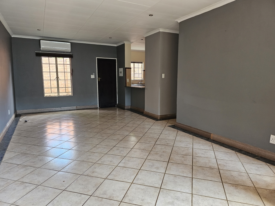 To Let 2 Bedroom Property for Rent in Monavoni Gauteng