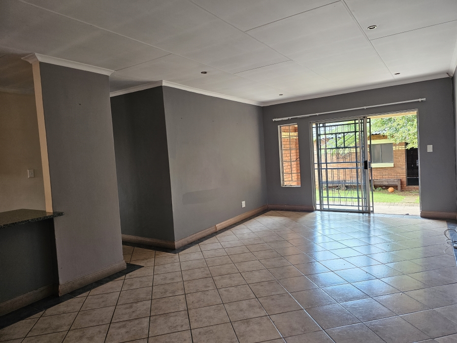 To Let 2 Bedroom Property for Rent in Monavoni Gauteng
