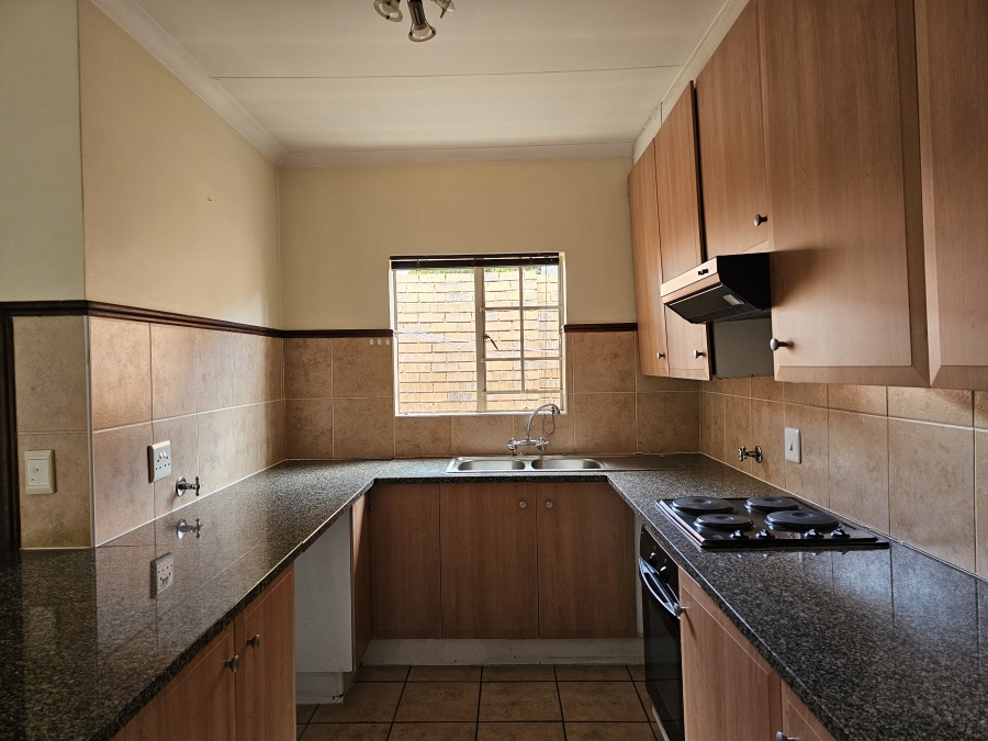 To Let 2 Bedroom Property for Rent in Monavoni Gauteng