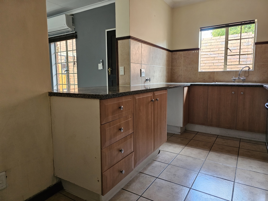 To Let 2 Bedroom Property for Rent in Monavoni Gauteng