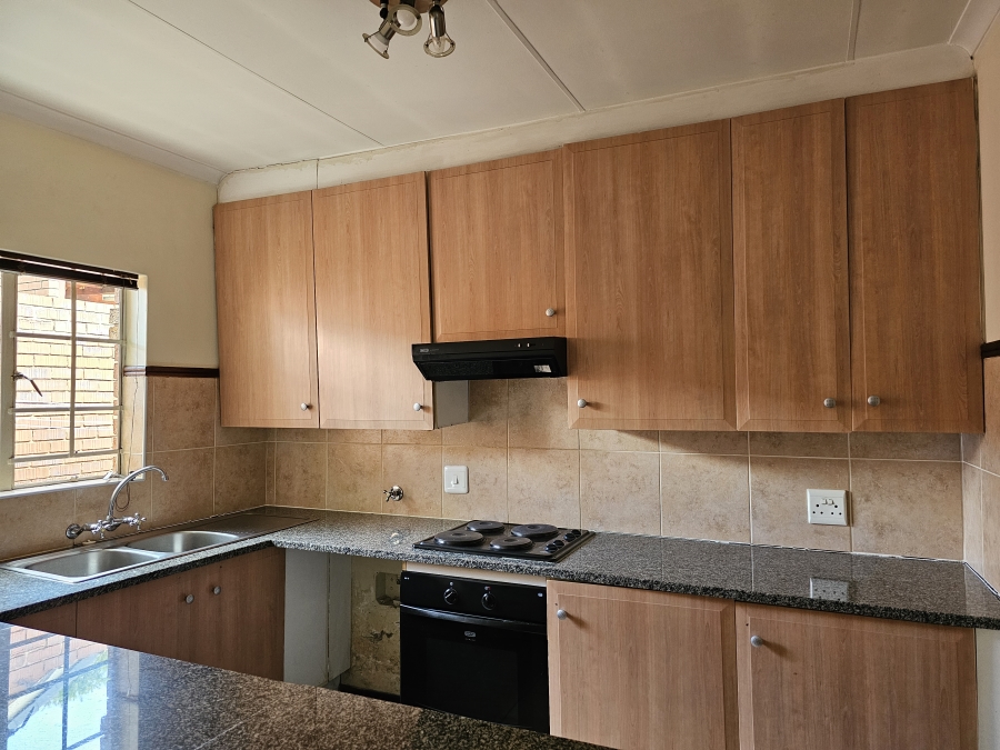 To Let 2 Bedroom Property for Rent in Monavoni Gauteng