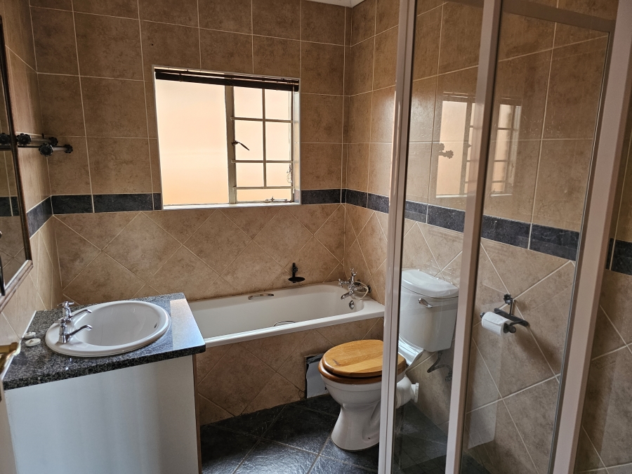 To Let 2 Bedroom Property for Rent in Monavoni Gauteng