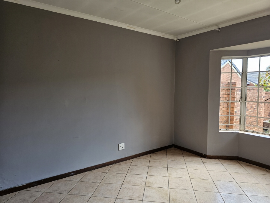 To Let 2 Bedroom Property for Rent in Monavoni Gauteng