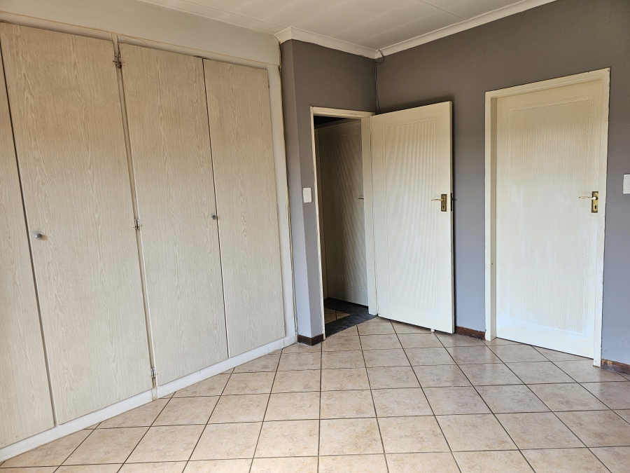 To Let 2 Bedroom Property for Rent in Monavoni Gauteng