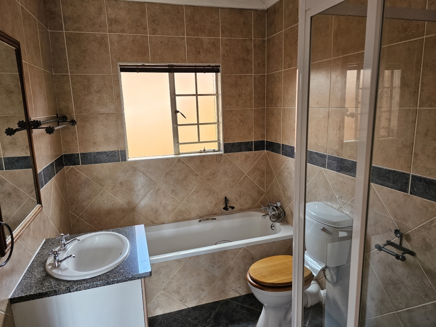 To Let 2 Bedroom Property for Rent in Monavoni Gauteng
