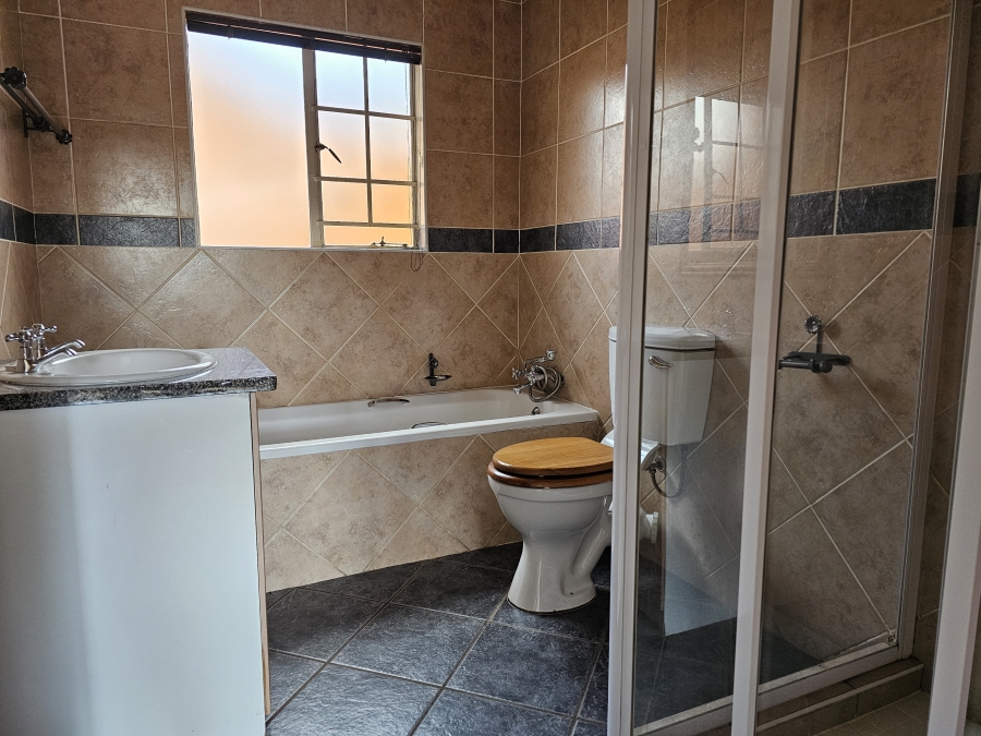 To Let 2 Bedroom Property for Rent in Monavoni Gauteng