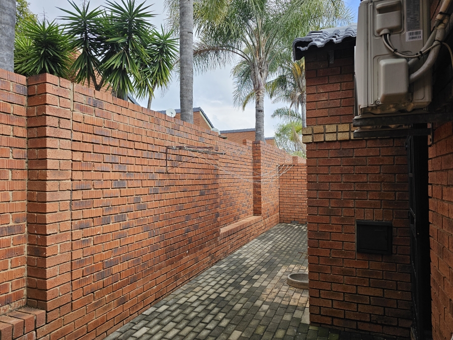 To Let 2 Bedroom Property for Rent in Monavoni Gauteng