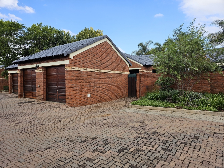 To Let 2 Bedroom Property for Rent in Monavoni Gauteng