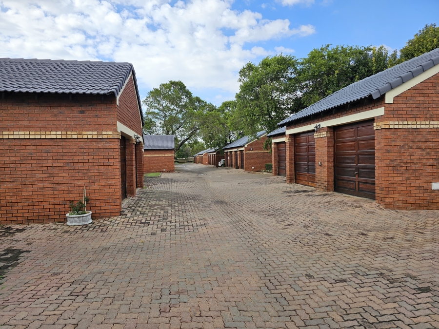 To Let 2 Bedroom Property for Rent in Monavoni Gauteng