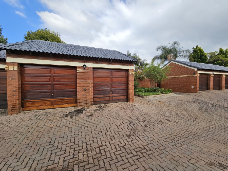 To Let 2 Bedroom Property for Rent in Monavoni Gauteng