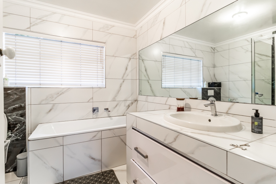 3 Bedroom Property for Sale in Waterkloof Gauteng