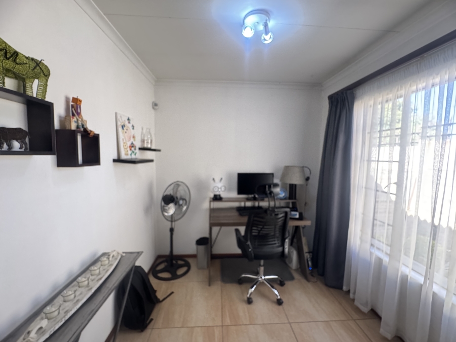 To Let 3 Bedroom Property for Rent in Albemarle Gauteng