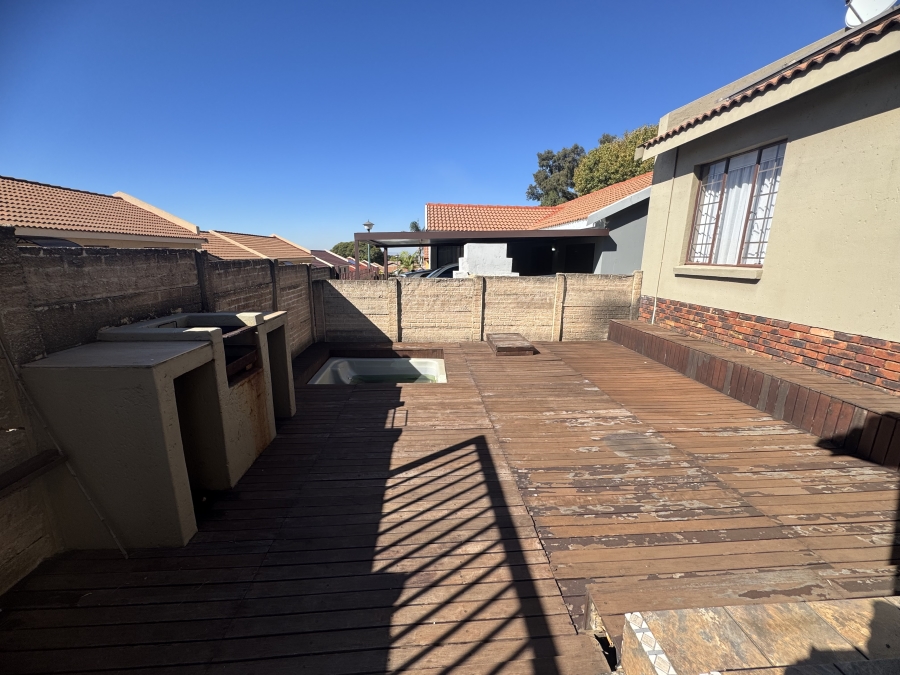To Let 3 Bedroom Property for Rent in Albemarle Gauteng