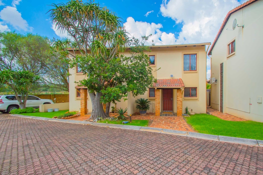 2 Bedroom Property for Sale in Willowbrook Gauteng