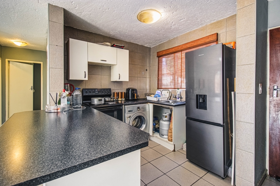 2 Bedroom Property for Sale in Glen Marais Gauteng