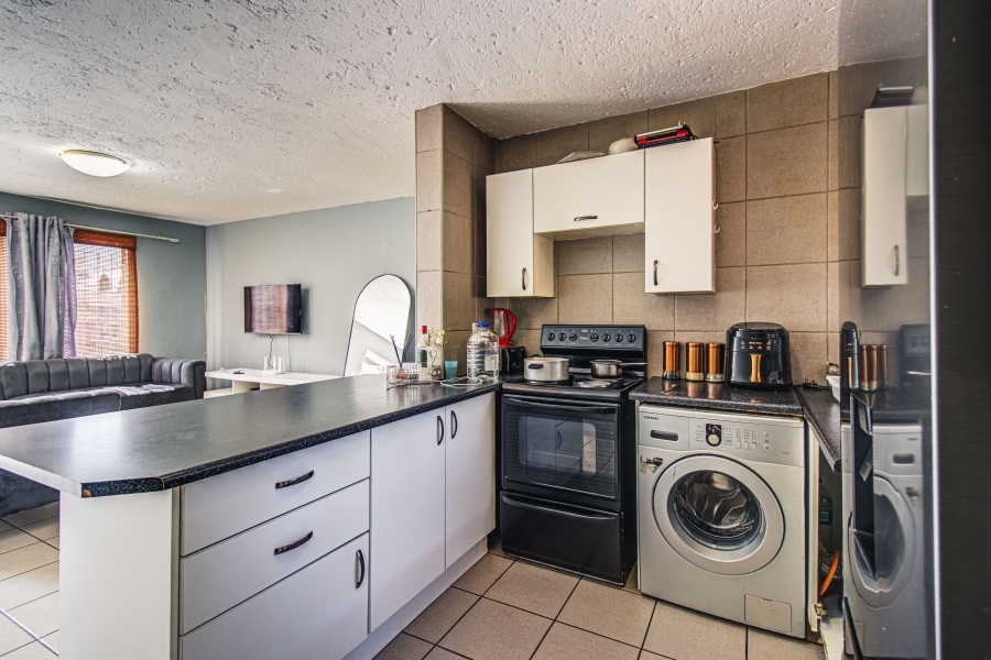 2 Bedroom Property for Sale in Glen Marais Gauteng