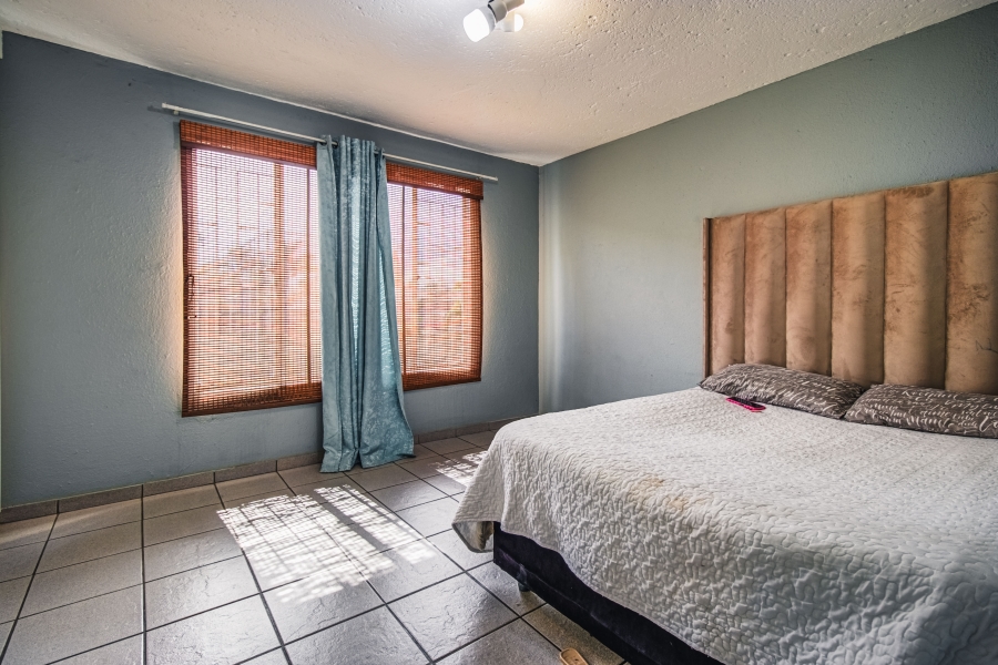 2 Bedroom Property for Sale in Glen Marais Gauteng