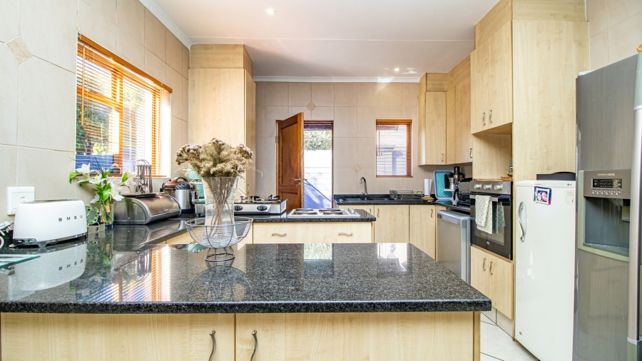 3 Bedroom Property for Sale in Greenstone Hill Gauteng