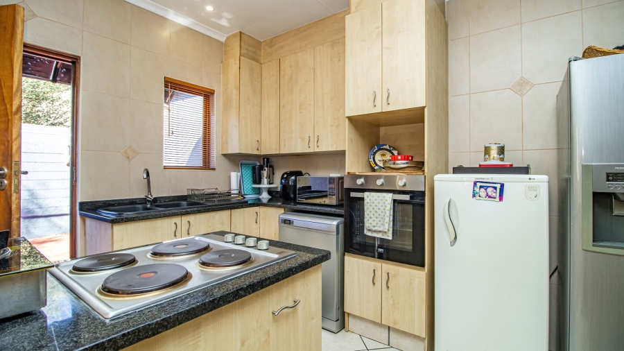3 Bedroom Property for Sale in Greenstone Hill Gauteng