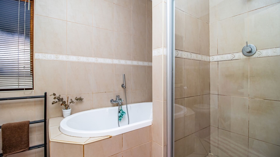 3 Bedroom Property for Sale in Greenstone Hill Gauteng