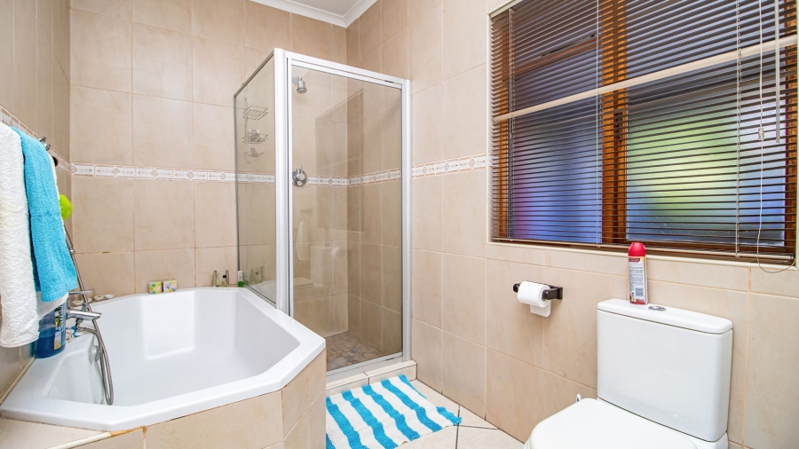 3 Bedroom Property for Sale in Greenstone Hill Gauteng