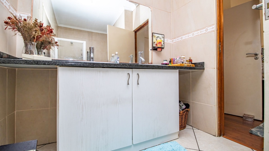 3 Bedroom Property for Sale in Greenstone Hill Gauteng
