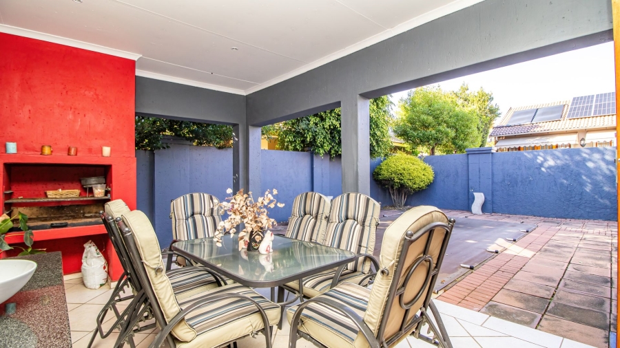 3 Bedroom Property for Sale in Greenstone Hill Gauteng